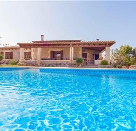 4 Bedroom Villa with Pool near Pollensa, Sleeps 8